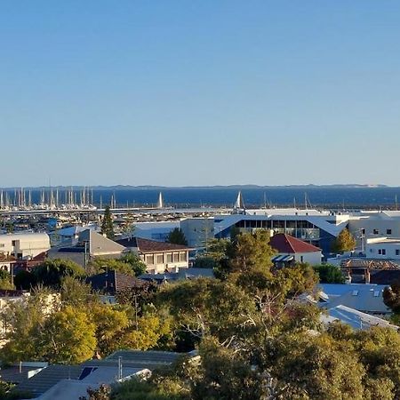 Sky High On Arundel - Central Fremantle Apartment Exterior photo