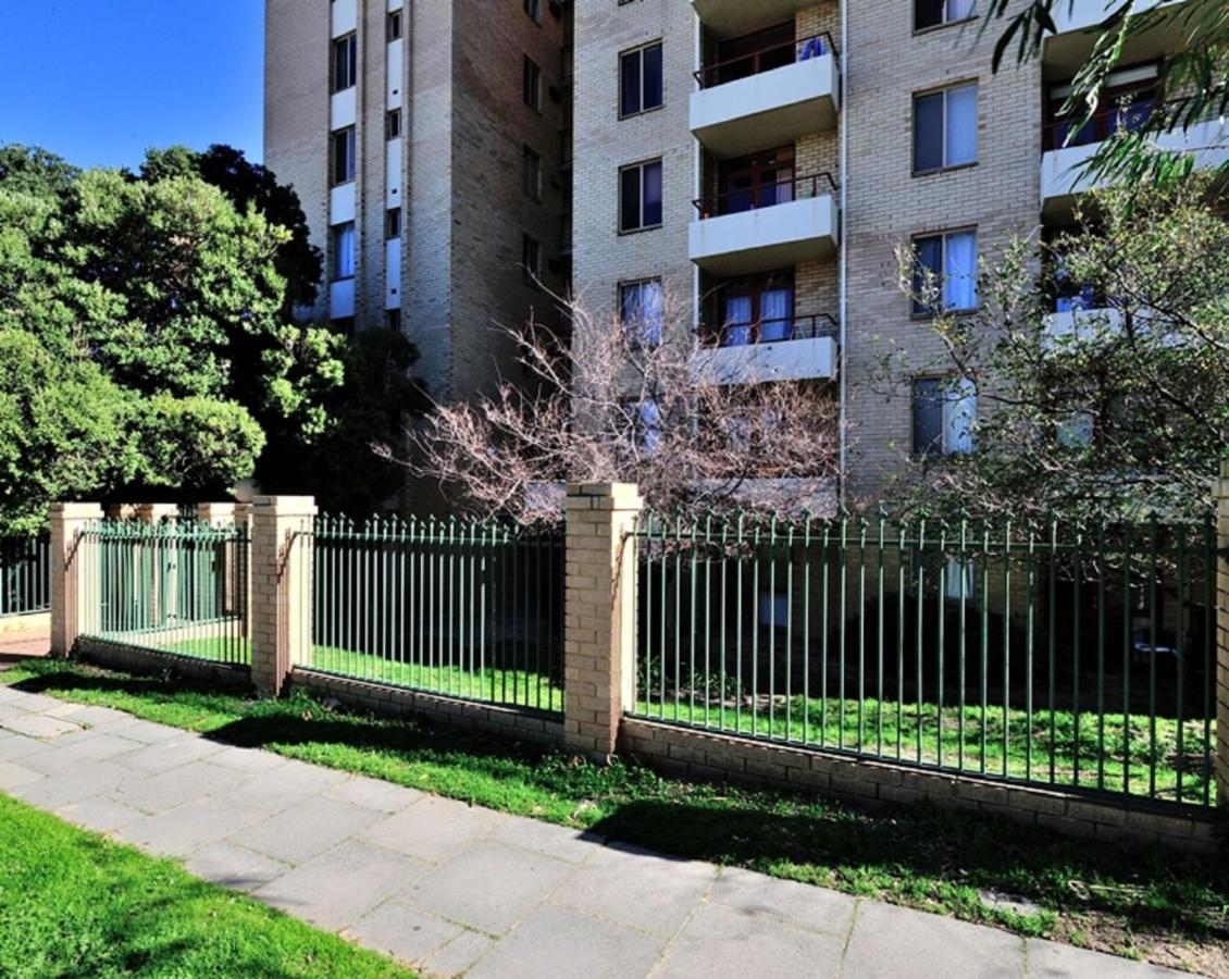 Sky High On Arundel - Central Fremantle Apartment Exterior photo